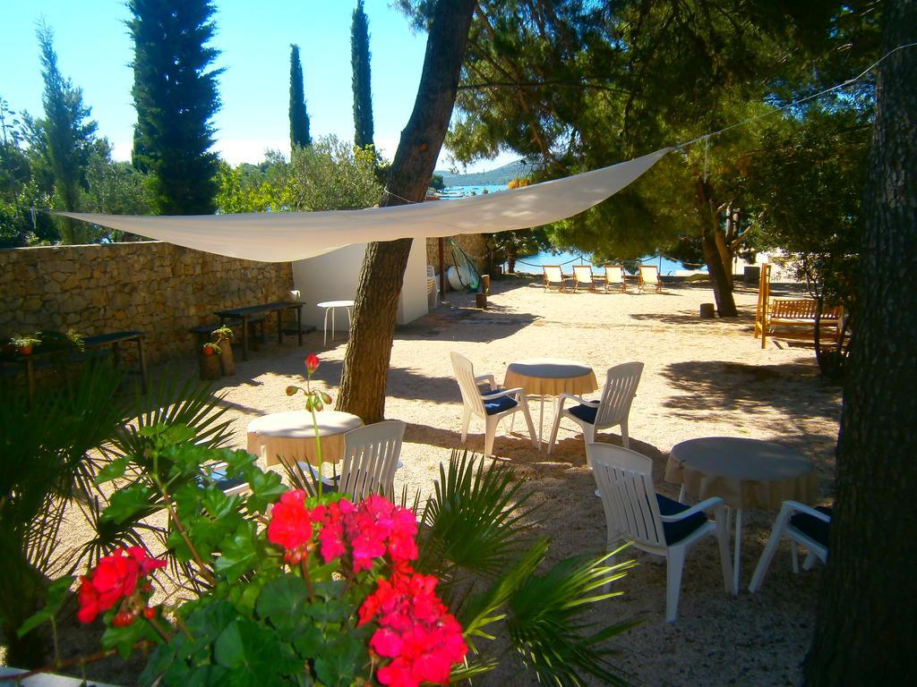 Bed & Breakfast Pansion Rade Otel Pirovac Dış mekan fotoğraf