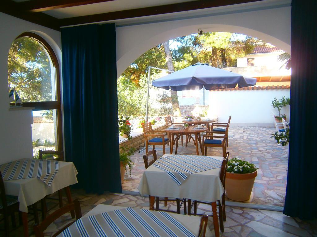 Bed & Breakfast Pansion Rade Otel Pirovac Dış mekan fotoğraf